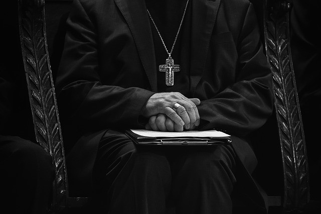 Concistoro: padre Cantalamessa chiede la dispensa dall'ordinazione  episcopale, Voglio morire con l'abito francescano