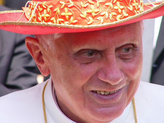 Come recitare il rosario secondo Benedetto XVI | Gaudium Press I Uno