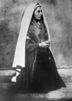 771px Bernadette Soubirous en 1861 photo Bernadou 4 250x350 1