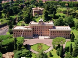 Santa Se promove iniciativa ‘Maio com Maria nos Jardins do Vaticano 768x576 1 700x525 1