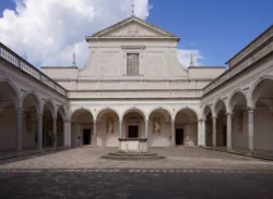 986px Cathedral Monte Cassino Facade 700x511 1