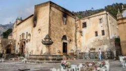 Incendio destroi igreja na qual repousava o corpo incorrupto de Sao Benedito 700x394 1