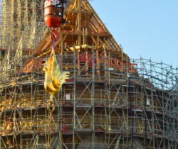 Catedral de Notre Dame de Paris ganha nova estrutura de telhado