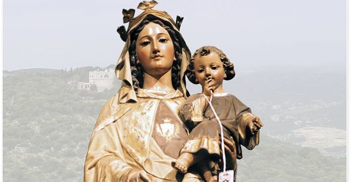 Cos'è Lo Scapolare Della Madonna Del Carmelo La Madonna del Carmelo e lo Scapolare che porta dritto in Cielo