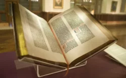 1200px Gutenberg Bible Lenox Copy New York Public Library 2009. Pic 01 700x438 1