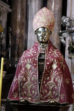480px Reliquaire of San Genaro Cappella di San Gennaro Duomo Naples Italy 2015 2 1