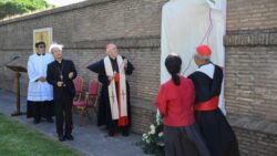 Jardins Vaticanos recebem Mosaico de Nossa Senhora da Paz coreana 1