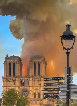 800px Notre Dame on fire 15042019 1 cropped 700x958 1