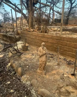 Imagens de Nossa Senhora sao encontradas intactas apos incendios em Los Angeles 3 1