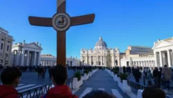 Meio milhao de peregrinos ja passaram pela Porta Santa da Basilica de Sao Pedro 5