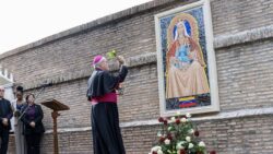 Mosaico de Nossa Senhora de Coromoto e instalado nos Jardins do Vaticano
