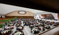 Leone XIV a pranzo con i poveri. 1 almoco papa pobres 700x408 1