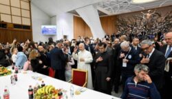 Leone XIV a pranzo con i poveri. 4 almoco pobres papa 700x407 1