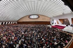 Leone XIV: nella povertà della grotta di Betlemme contempliamo un mistero di umiltà e di amore 2 Na pobreza do estabulo de Belem contemplamos um misterio de humildade e amor declara Leao XIV 3