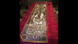 Esposte per la prima volta le reliquie del corpo di San Francesco 1 Reliquias de Sao Francisco sao expostas em Assis para veneracao dos fieis 2