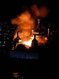 Kiev: droni russi danneggiano l'antica Cattedrale della Dormizione 1 724133932 27668468902791595 5384123076706012803 n 700x933 1