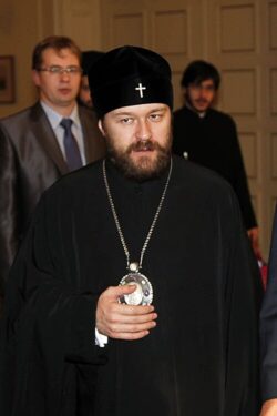 Митрополит Иларион на встрече с Ставросом Димасом 1