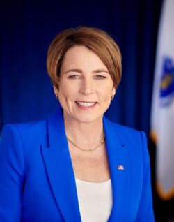 La direttrice di CatholicVote chiede ai vescovi se è in atto la scomunica alla governatrice del Massachusetts 2 Maura Healey official portrait governor